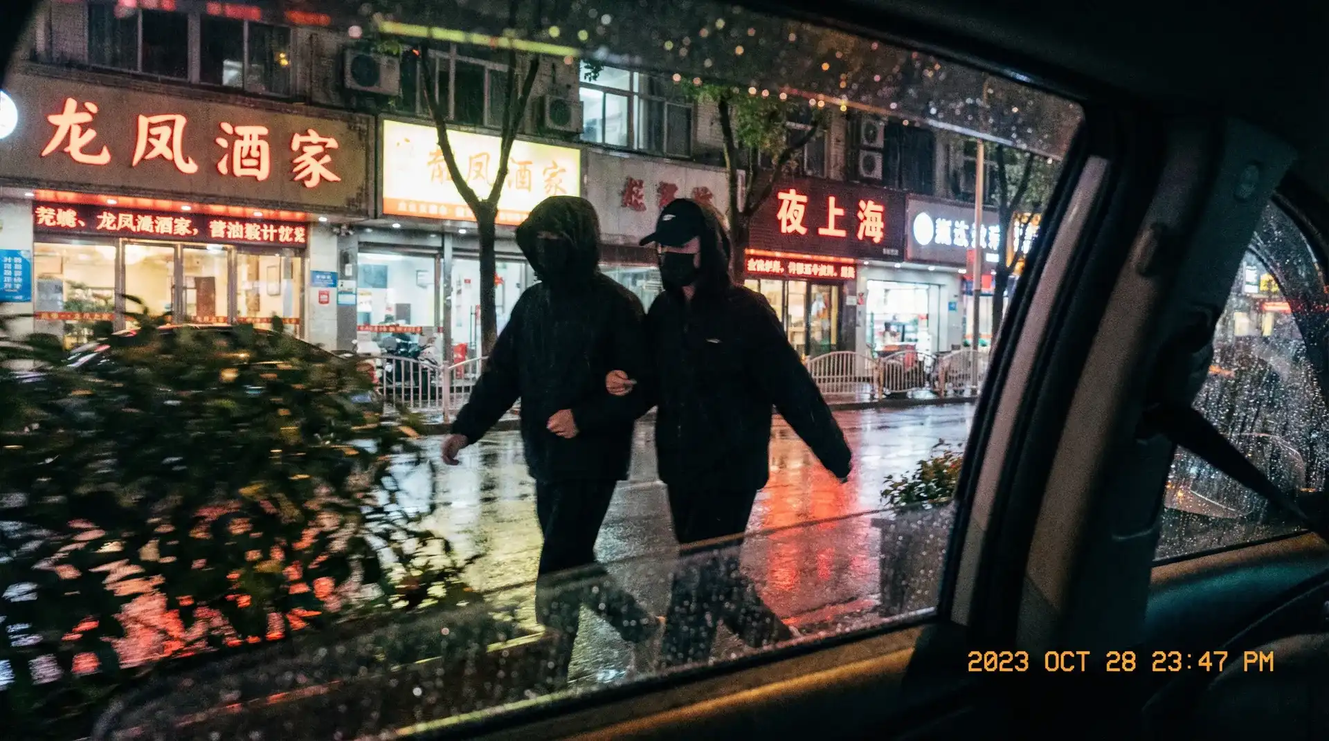 半岛体育app - 顶流明星深夜密会现场抓拍照片